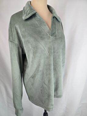 Mondetta Sage Green V-Neck Velour Corduroy Pullover